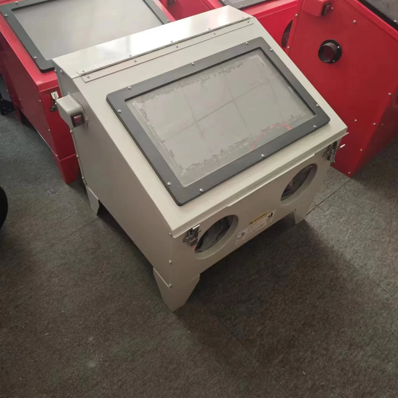 

Factory Price High Quality SBC150 150L Sandblaster Sandblasting Machine For Forging Surface Treatment