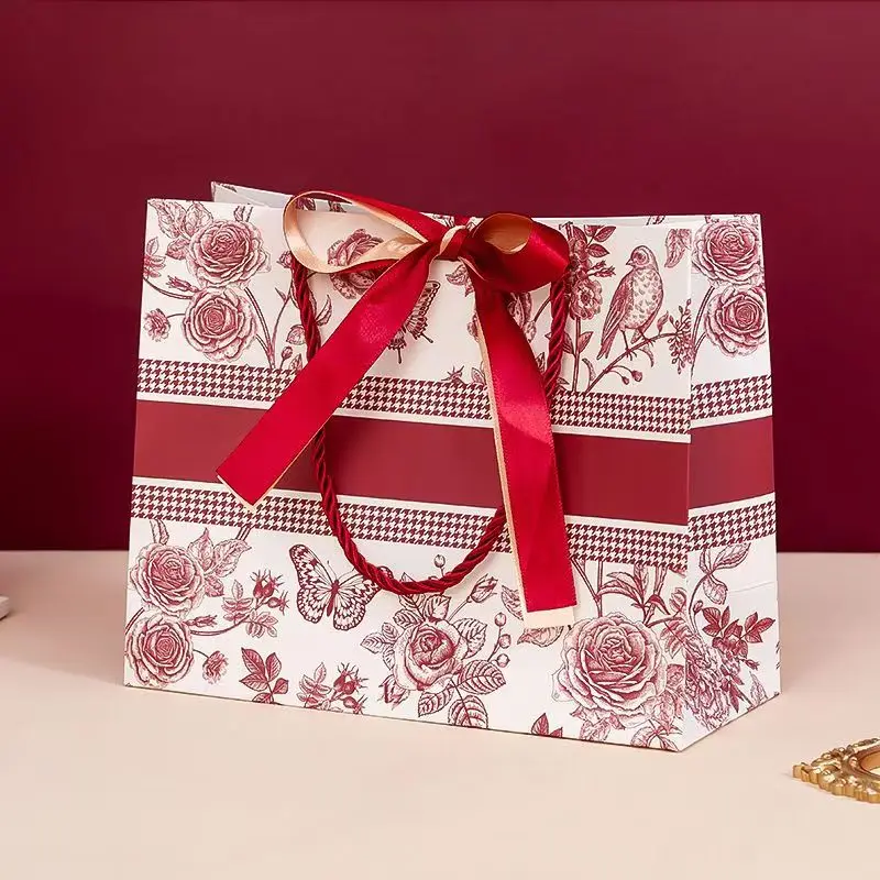 أكياس الهدايا أكياس الهدايا الأزهار الجديدة INS حقيبة حمل الموضة مع حقيبة التعبئة والتغليف الشريط الملابس أكياس التسوق الورقية أكياس الحلوى