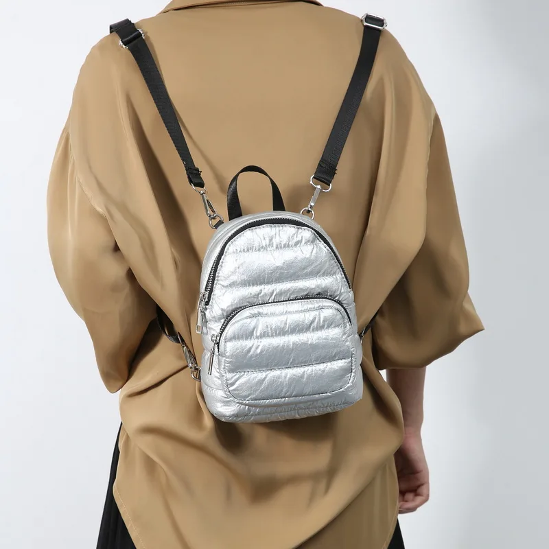 

2025 женская новая милая ручная сумка через плечо, компактный рюкзак, корейское издание, повседневный рюкзак, модный стеганый рюкзак