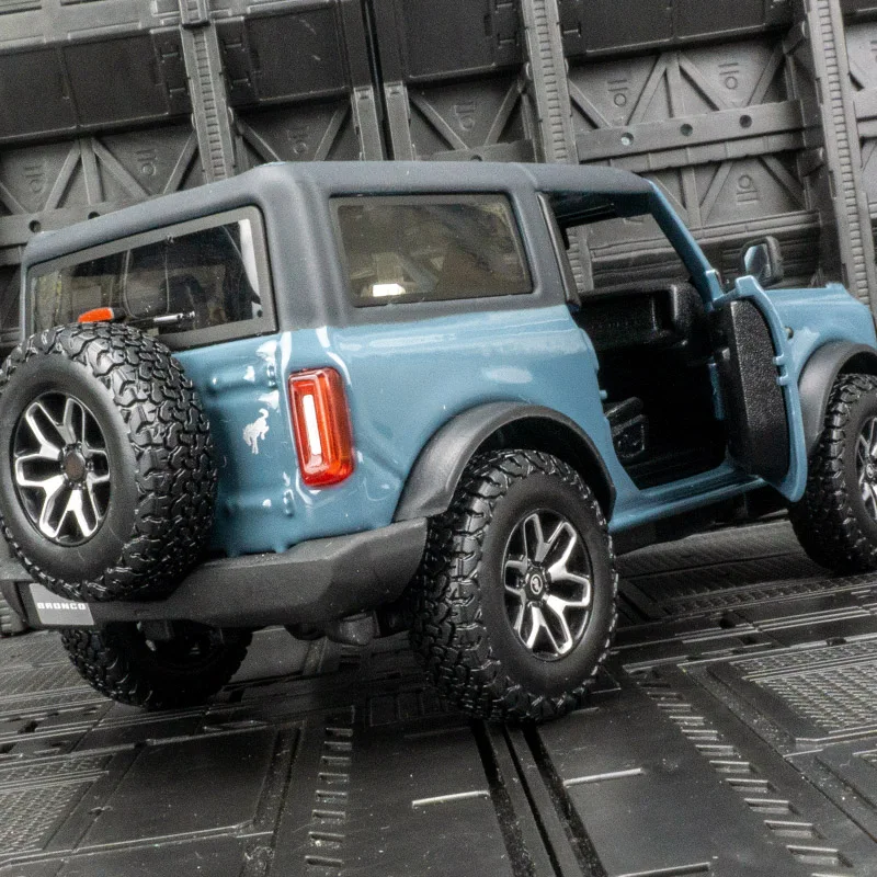 

Maisto 1:24 имитация Ford Mustang сплава модель внедорожника скользящий статический автомобиль орнамент джип подарок