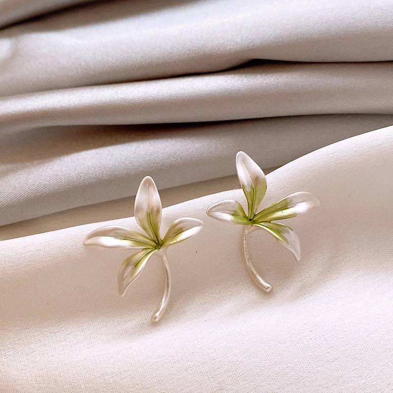 Neue Farbverlauf Grün-Silber Blumen-Ohrstecker Elegante Emaille Blumen-Ohrringe Trendiger Damenschmuck für Alltag Büro Dating – Detail 6