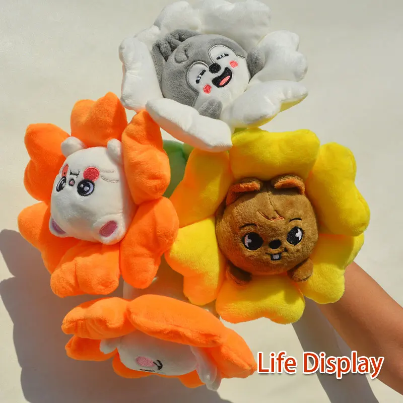 

Korean Idol Boy Felix HyunJin Jisung Chan Chan Seungmin New Style plush toy flower pen bag flash cute peripheral Fans Collecti