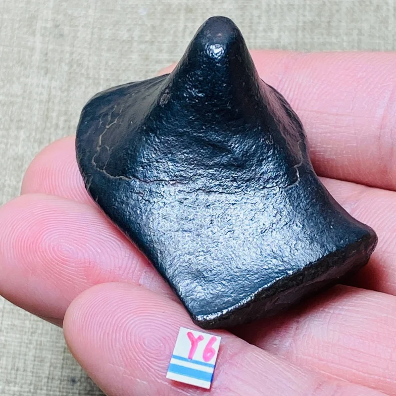 Black Stone Mineral Specimen Natural Micro Magnetic Meteorite Energy Healing Chakra Finger Massage Palm Toy