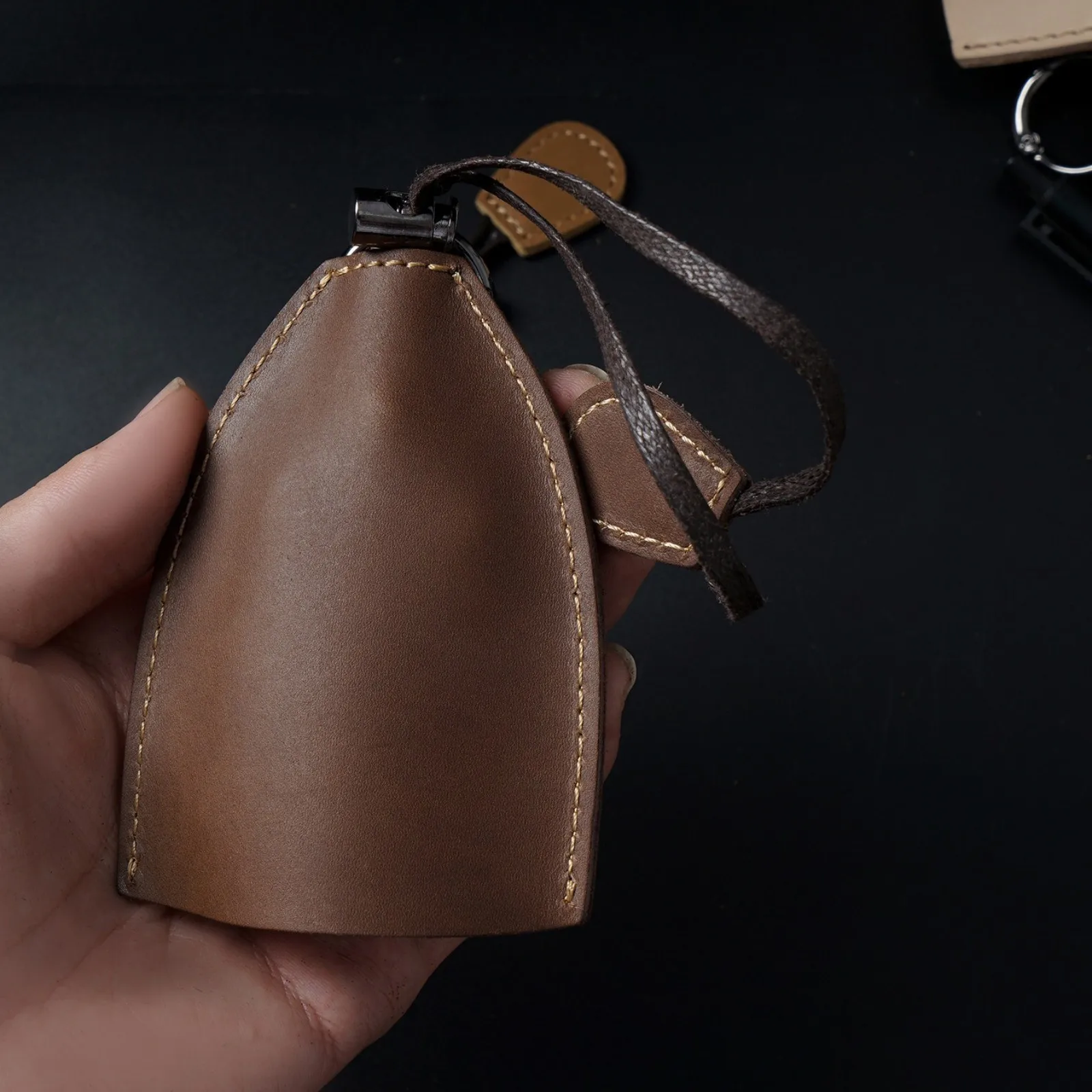 Genuine Leather Car Key Holder Case with Key Ring, Handmade Leather Keys Protective Cover Key Chain Holder Key Fob for Women Men