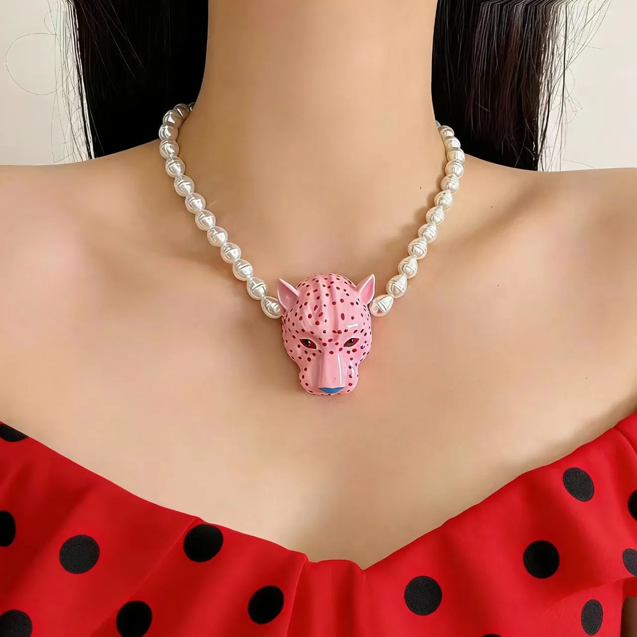 

New Exaggerated Retro Enamel Leopard Head Pendant Pearl Necklace Light Luxury Fashion Necklace Women's Trendy Jewelry Accessory