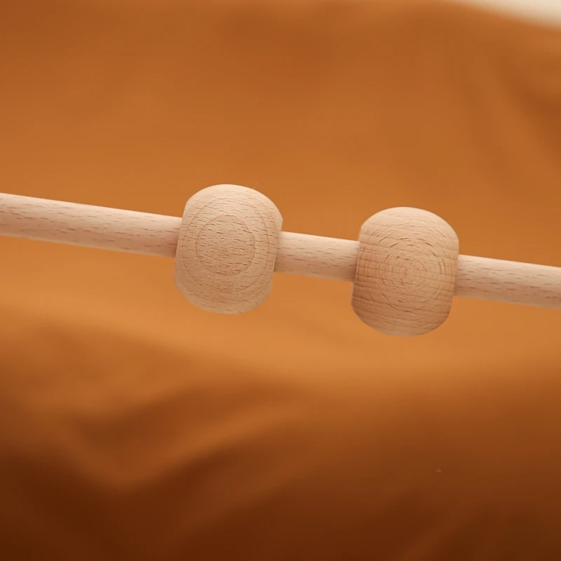 Baby Montessori Holz-Spielbogen mit Rassel-Spielzeug, Neugeborenen-Mobile, Hängende Sensorik-Spielzeuge, Faltbarer Spielbogen mit Halterung, Geschenk für Kinder – Detail 14
