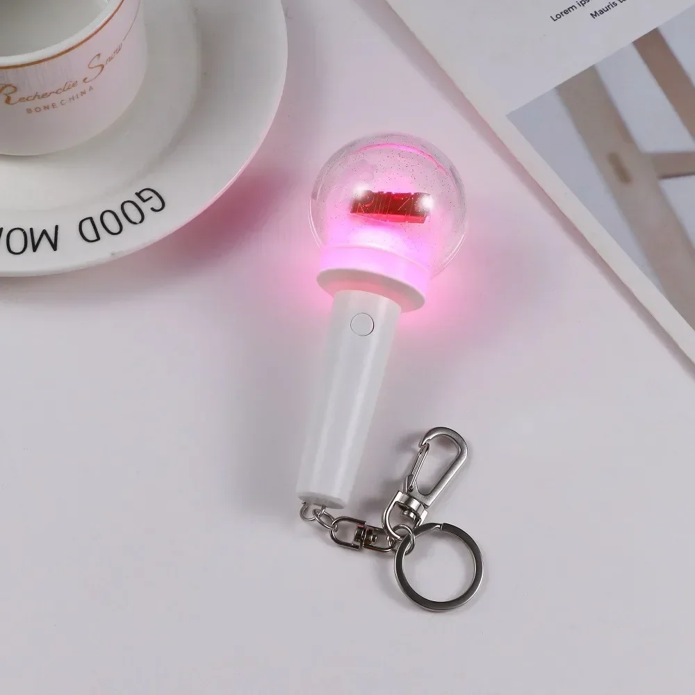 RIIZE Mini Lightstick Keychains Glow Stick Key Ring BRIIZE Gift (بدون بطارية)