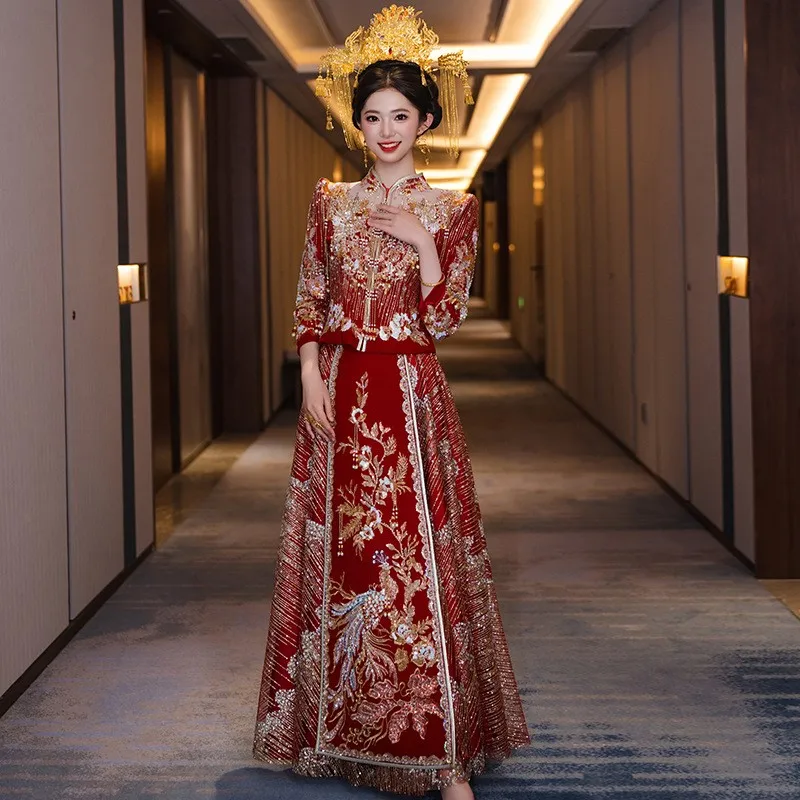 

Роскошные парные короны фенікса с открытыми плечами и красные свадебные халаты, облегающие тостные платья с тяжелым драконом