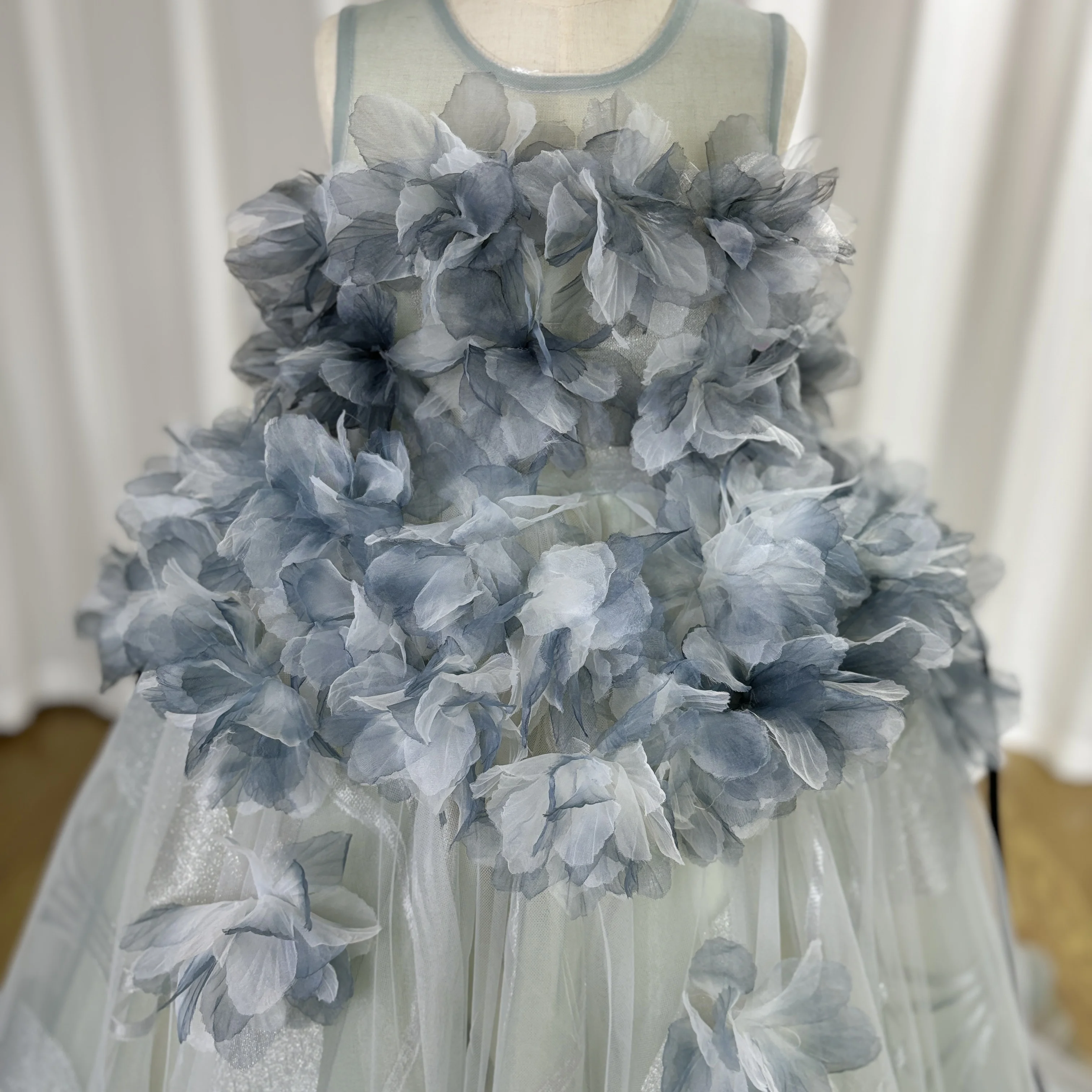 Dreamy Vow Abito da ragazza grigio di lusso per bambini Nastri di fiori fatti a mano Abito da principessa a-line per la festa di compleanno di nozze Giorno d'onore J018