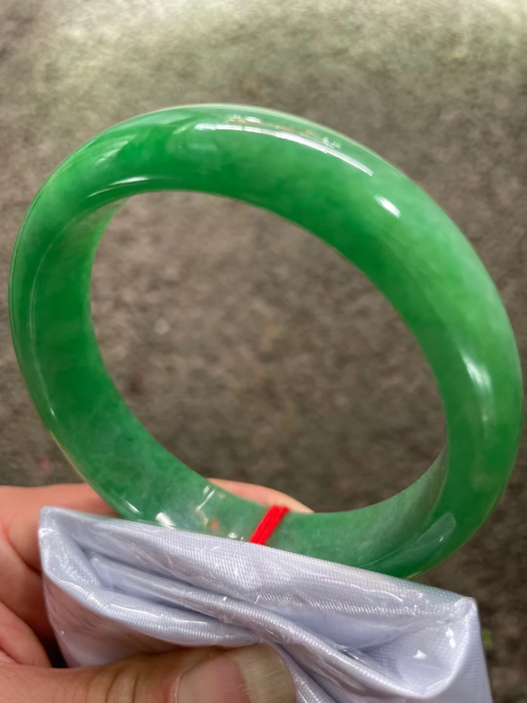 

Emerald Bangle Exquisite Natural Myanmar 100% Jadeite Jade Bracelet Hand Decoration High Quality Jewelry Gift Accessories