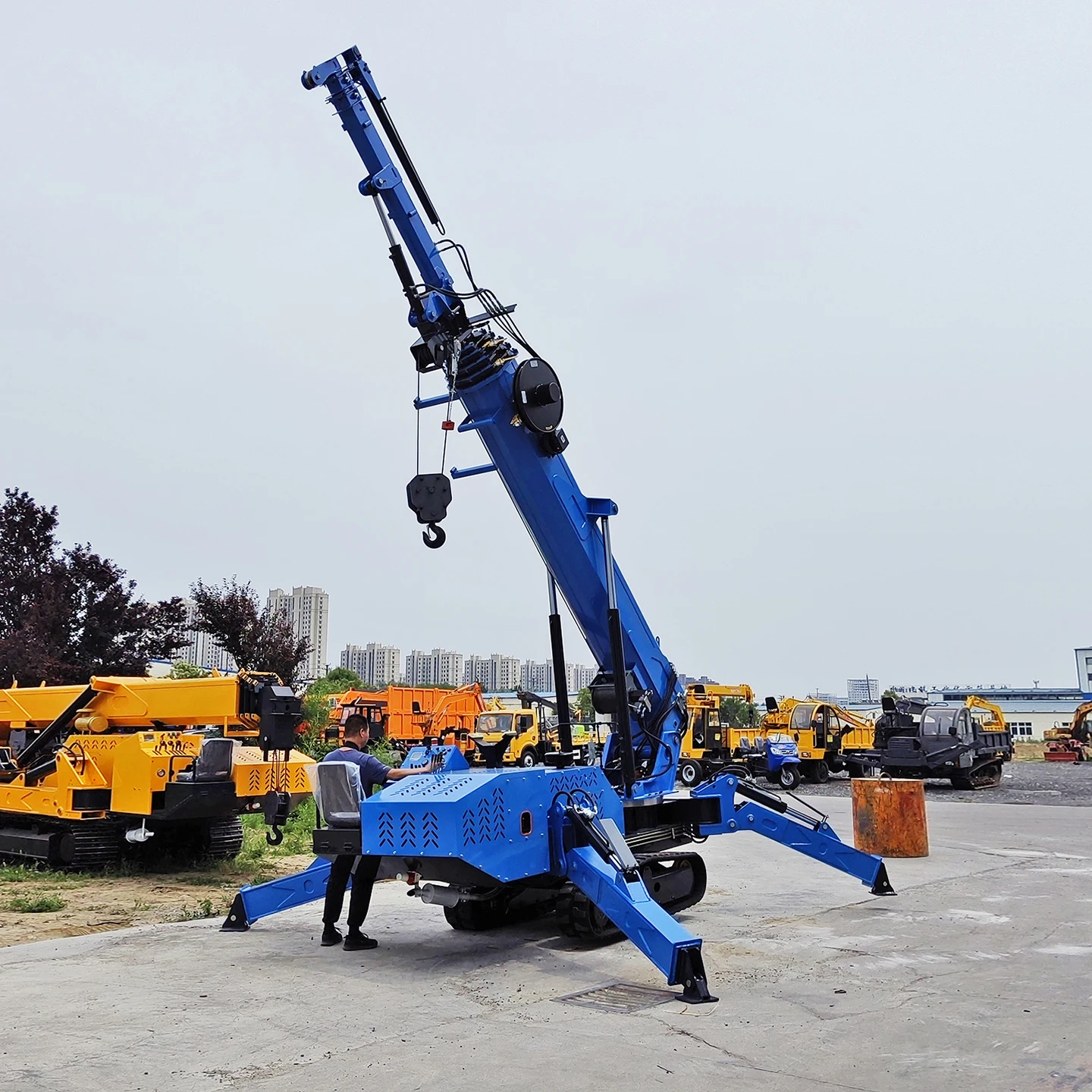 Customizable 2 Ton Foldable Spider Crane 360 Degree Rotation Telescopic Boom Spider Crawler Crane Narrow Space Construction Use