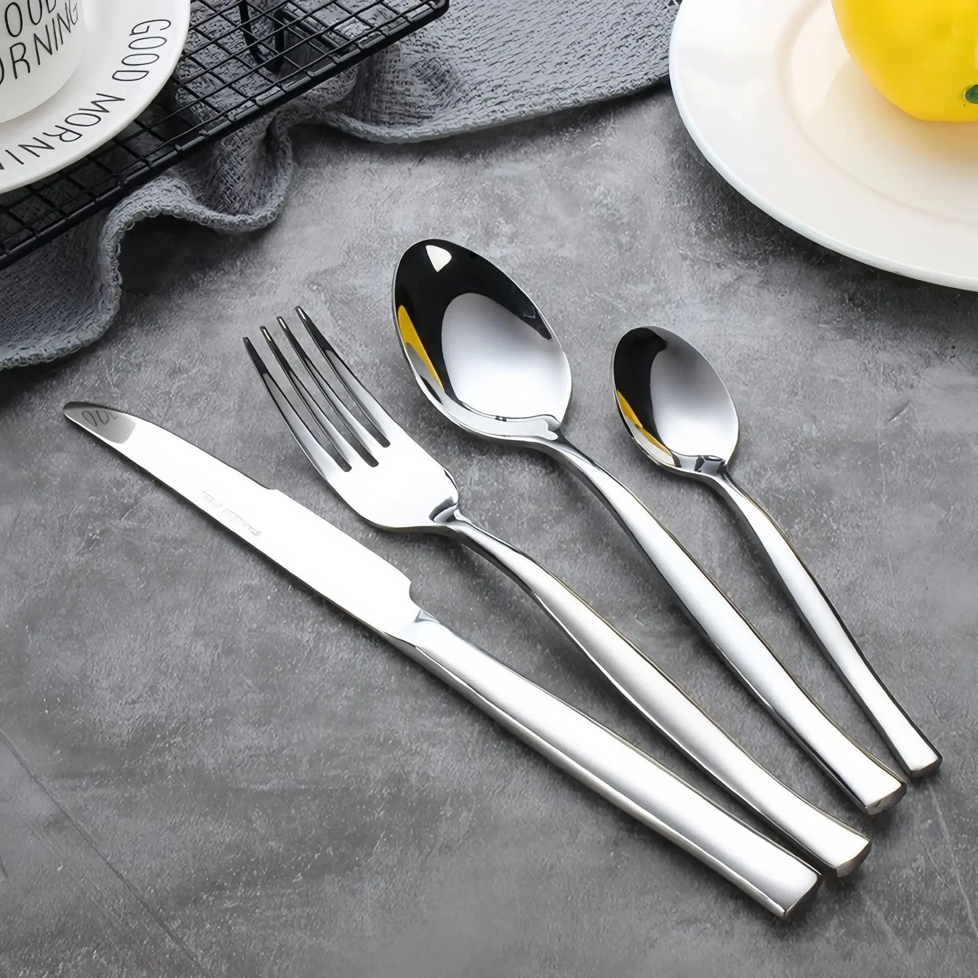 24pcs Bright Stainless Steel Luxury Cutlery Set Dinnerware Tableware Steak Knife Spoon Fork Flatware Dishwasher Safe Gift