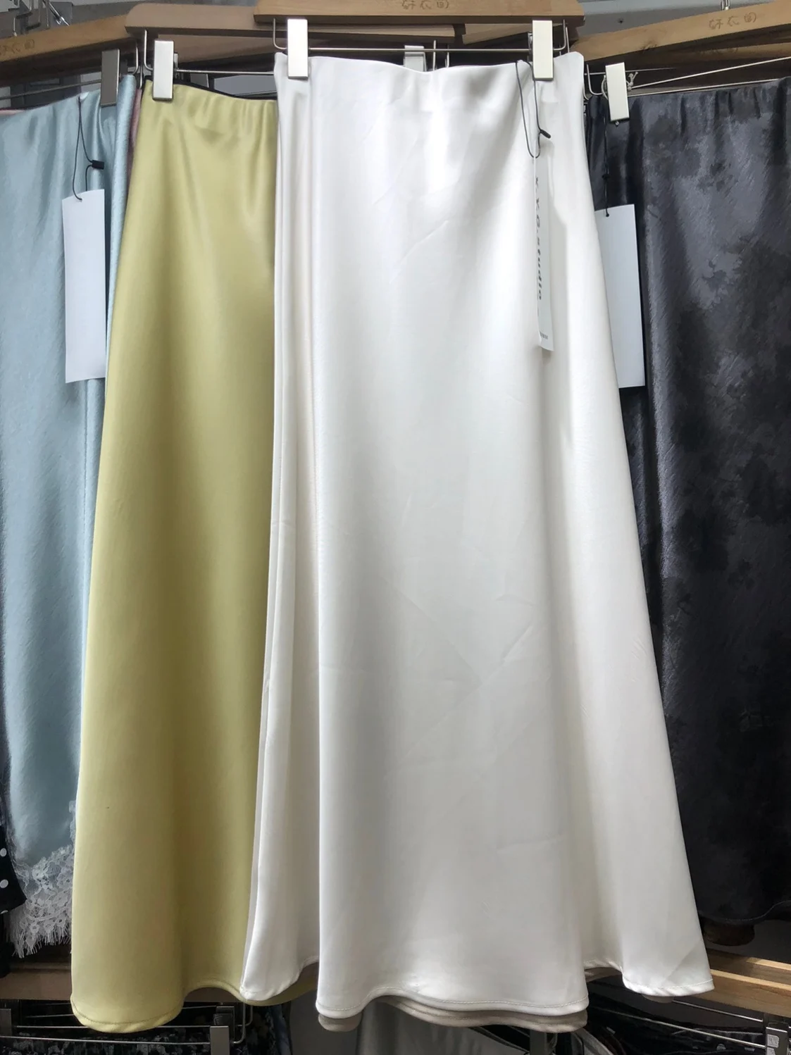 

Summer 2026 High Waist Satin Fish Tail Half Skirt Women's A-Line Wrap Body Slim Long Skirt Elegant Draped Glossy Acetate Fabric