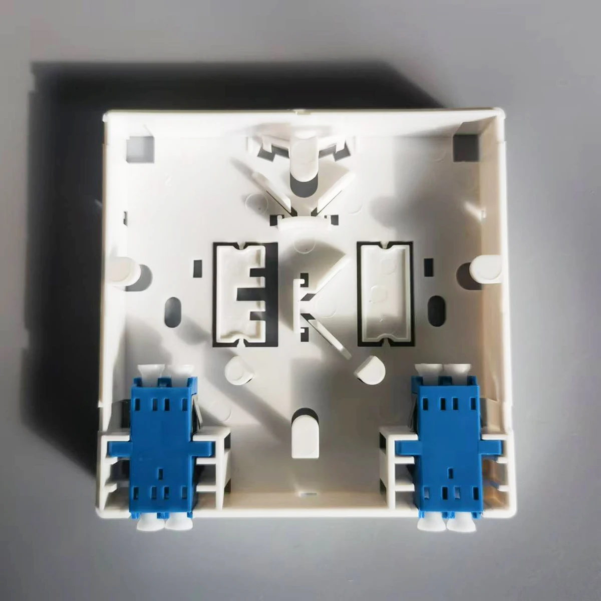 Puszka światłowodowa do montażu ściennego, skrzynka przyłączeniowa, gniazdo kabla sieciowego, kombinacja światłowodów SC, informacje 86