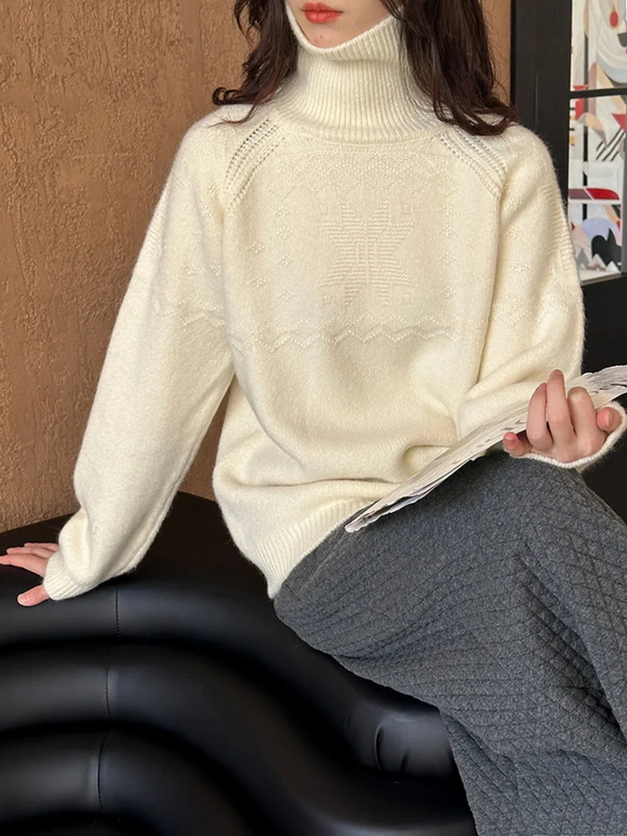 Pull en cachemire à col roulé gris pour femme, chemise à bascule unique et chic avec haut de haute qualité à l'intérieur.