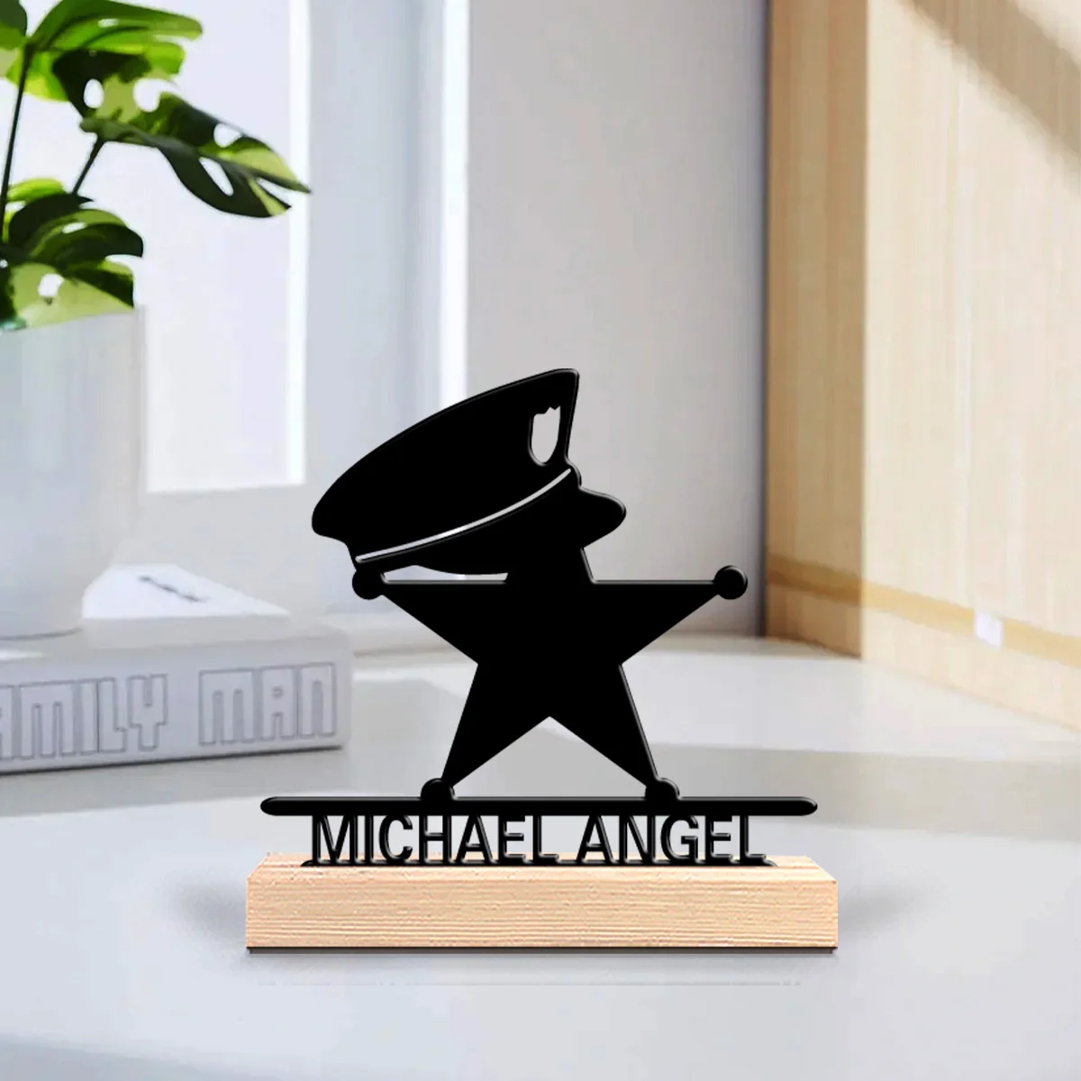 1 قطعة تماثيل معدنية مخصصة للشرطة مناسبة كهدية لمحترفي الشرطة مع سطح مكتب ذو موضوع ذكر