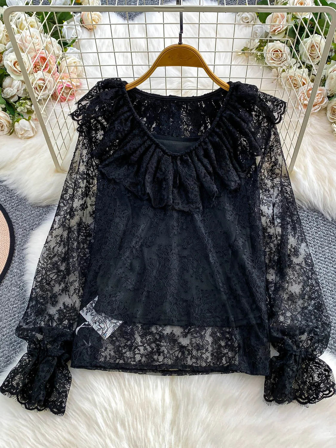 เสื้อชั้นในผู้หญิงแบบมีสายรัดเข้าชุด ผ้าลูกไม้เซ็กซี่ คอวี ทรงหลวม ระบายอากาศได้ดี เหมาะสำหรับฤดูใบไม้ร่วงและฤดูหนาว สไตล์อีเลกติก