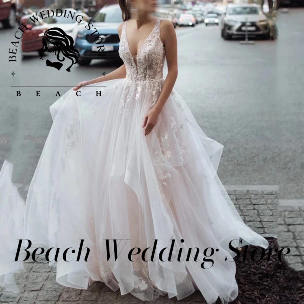 Abito da sposa elegante personalizzato con scollo a V da spiaggia Appliques Abiti da sposa in tulle senza schienale a strati con strascico Robe De Princess