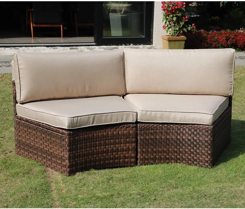 Furnitur teras setengah bulan luar ruangan Set bagian anyaman Sofa luar ruangan melengkung dengan bantal