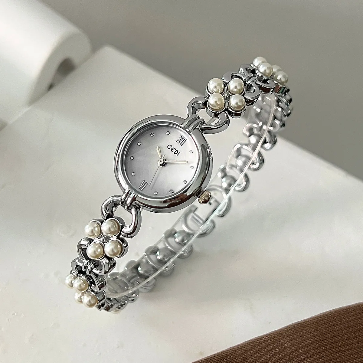 New Pearl Bracelet Women'S Quartz Watch, Elegant, Sophisticated, And Stylish Small Bracelet Watch, A Fashionable Timepiece.