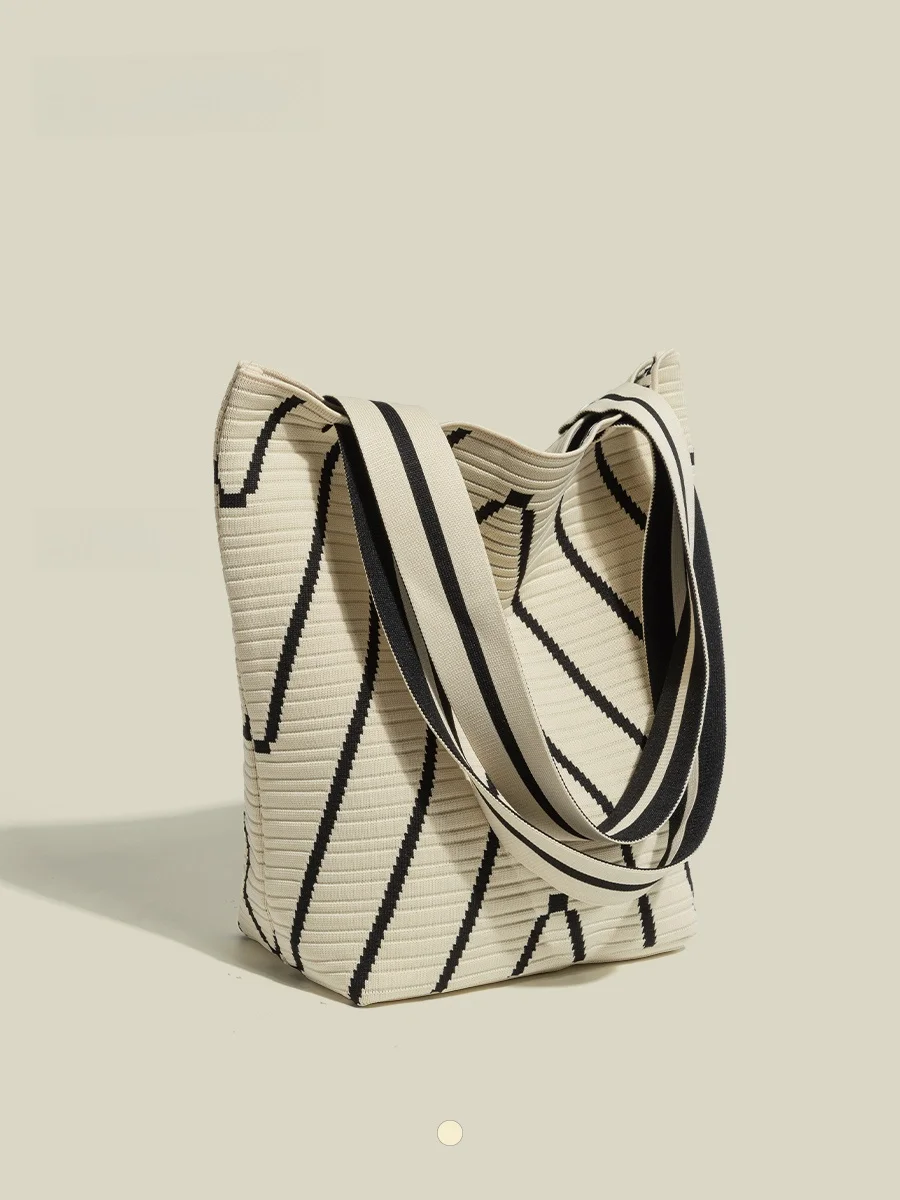 Casual Large Capacity Women's Bucket Bag Tote Bag Single Shoulder Bag Fashionable Wave Pattern Canvas Bag for All Seasons