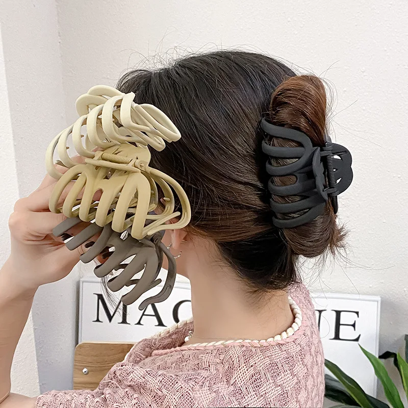 

New Claw Clip Fahsion Simple Hollow Plastic Hair Clips for Women Elegant Korean Wild Arc Shark Hair Accessories