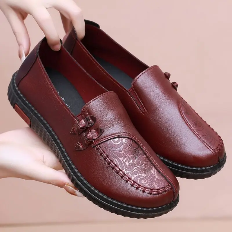 Spring Women Leather Casual Loafers Slip On Women's Flats Shoes Ladies Soft Bottom Breathable Flat Shoes Grandma's shoes