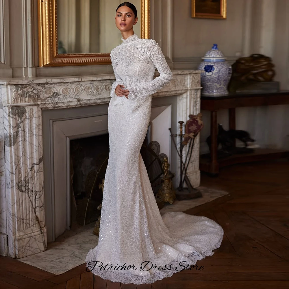 Delikatna suknia ślubna z koronki syrenki, ręcznie robione kwiaty, szyta na miarę, nowoczesna suknia ślubna z wysokim kołnierzem i długimi rękawami.