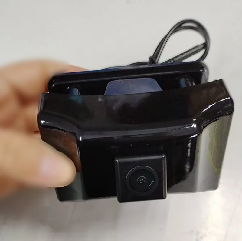 90*58 مللي متر حجم لتويوتا لاند كروزر برادو 150 كاميرا الرؤية الأمامية 100% HD CCD مقاوم للماء للرؤية الليلية 1090K CCD1/3 ''520TVL خط