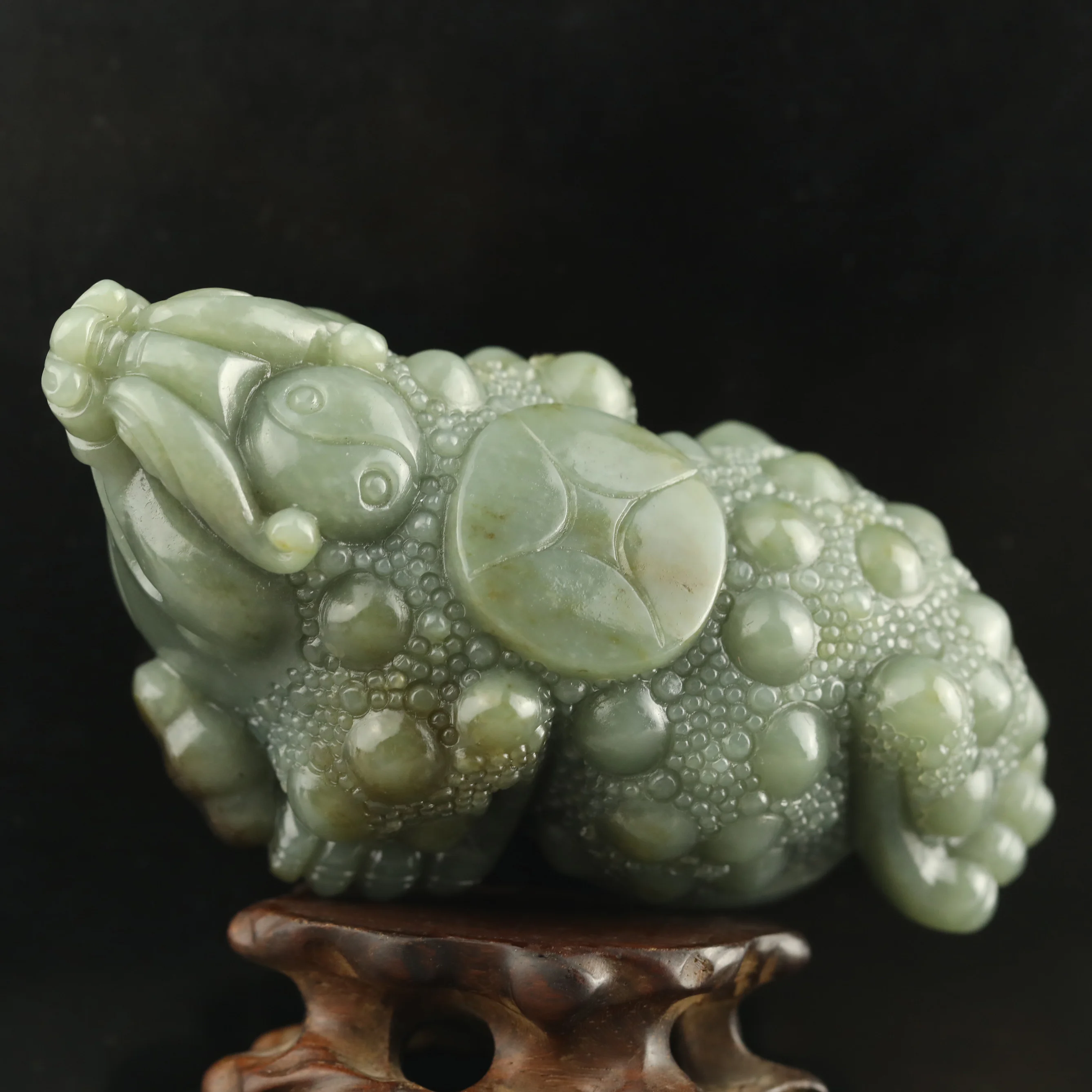 China Natural hetian Jade Hand Carved statue dragon jin chan pendant d5