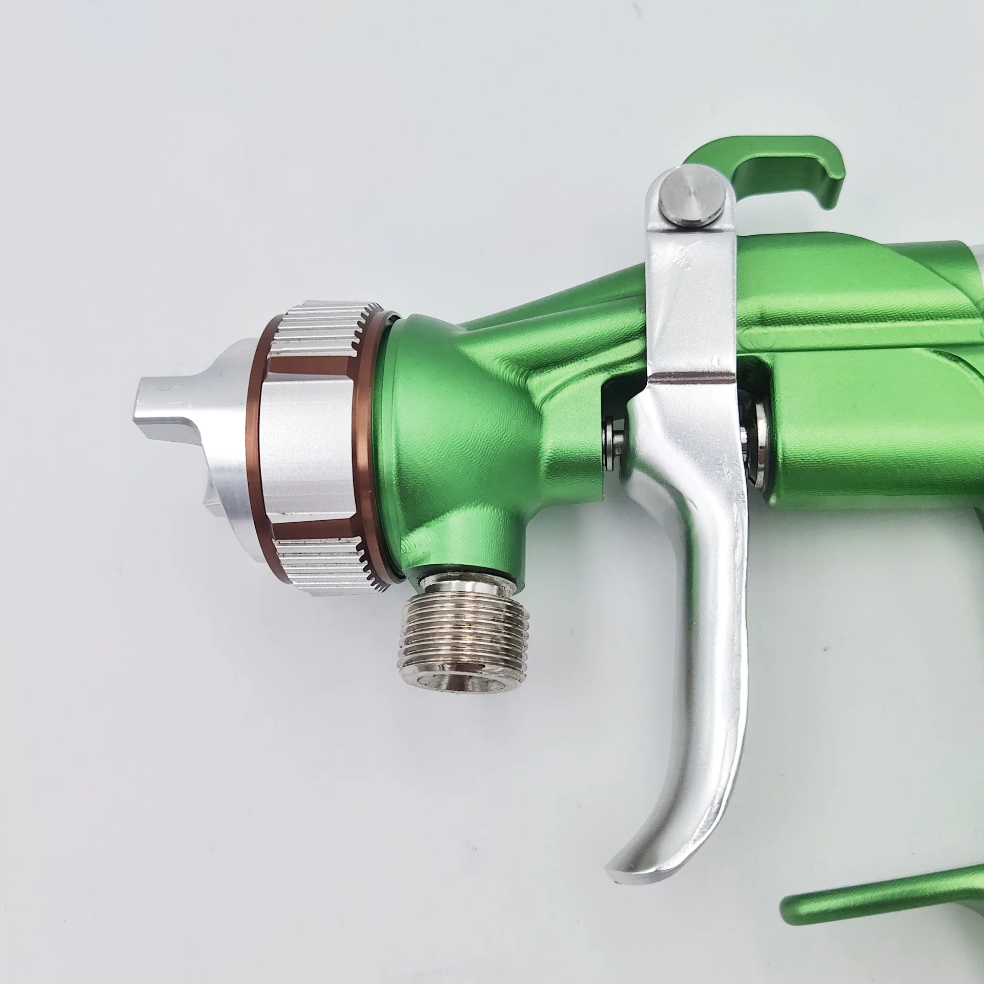 New Saigaole UVU Spray Gun Auto Topcoat High Atomization Paint Sheet Metal High End Spray Gun Nozzle 1.7mm Cup Capacity 1000ml