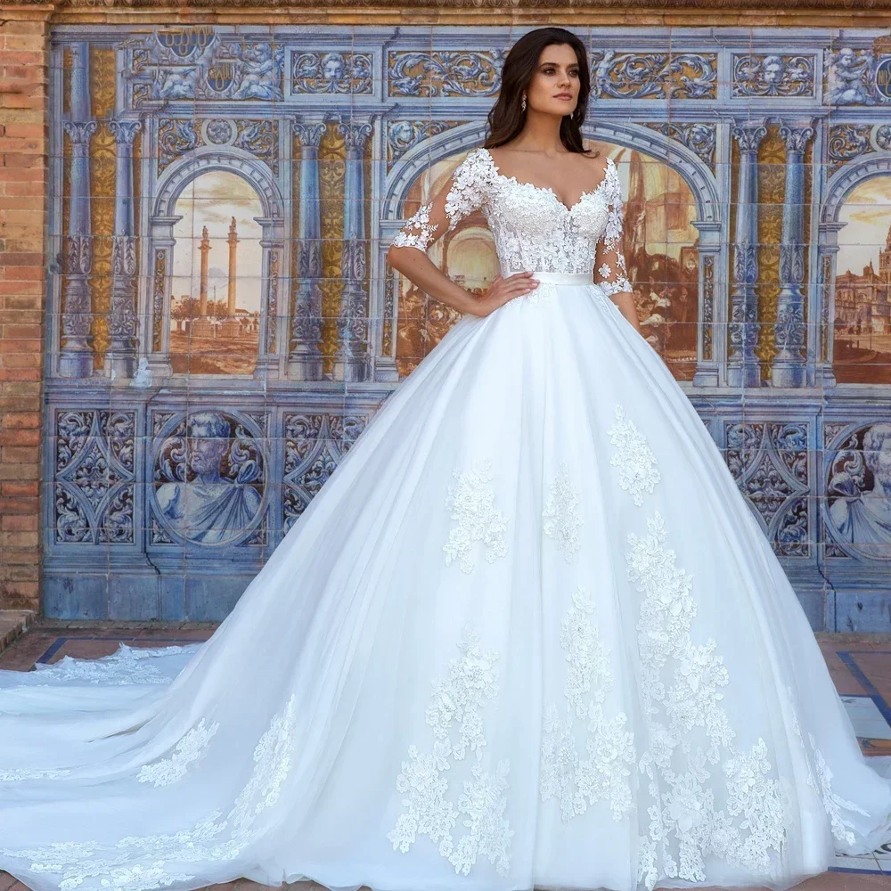 Maßgeschneiderter Luxus ​ Brautkleider Organza mit Stickerei Ballkleid O-Ausschnitt Halbarm Brautkleider Knopf Vestido De Novia