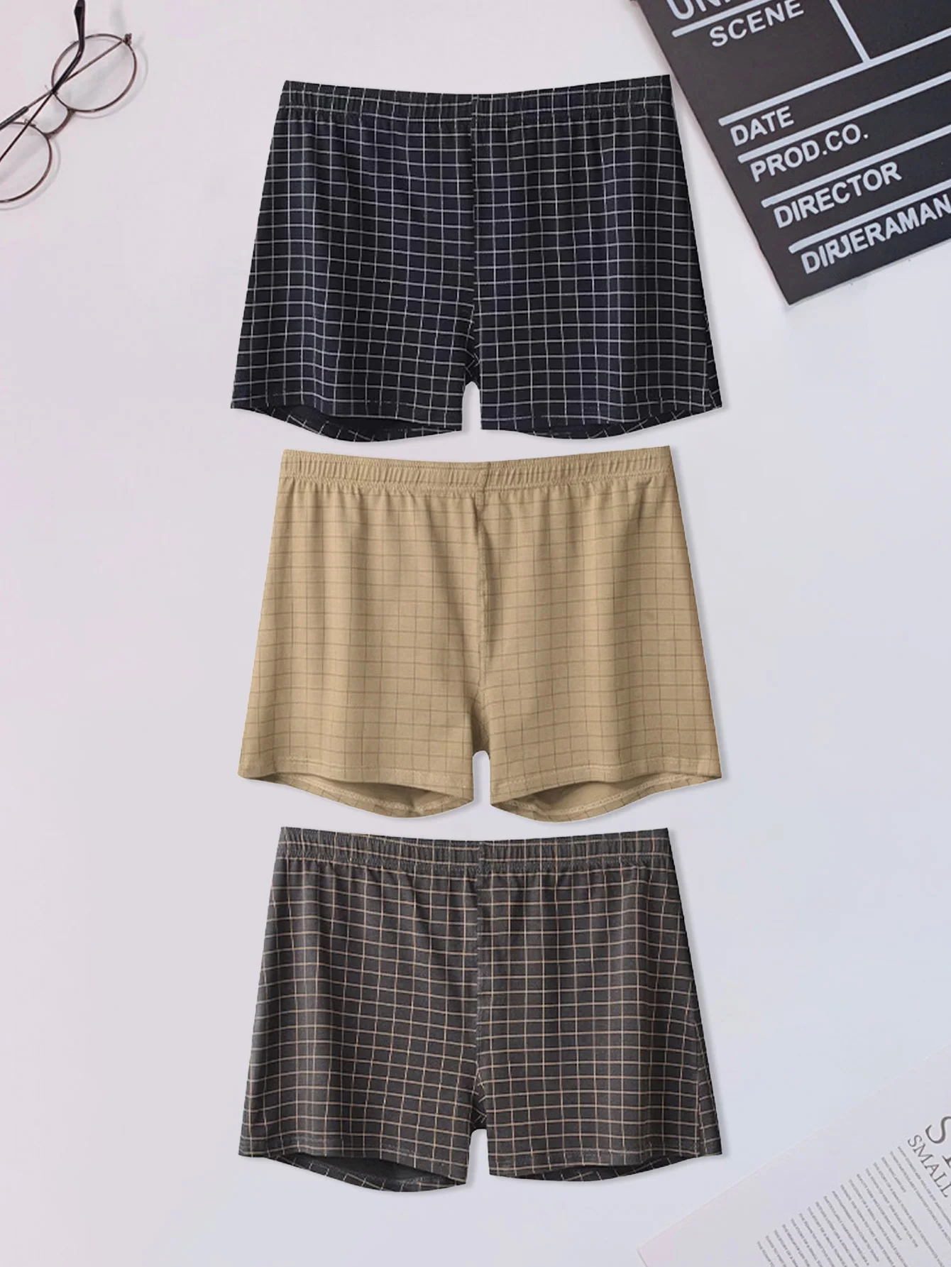 

3PCS Men's plaid boxer shorts Breathable cotton men's loose shortie Fashionable and comfortable mid waist simple underwear
