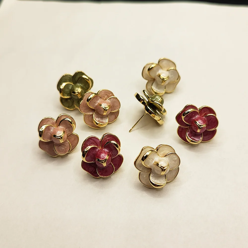 Pendientes de estilo vintage chic, estilo Hong Kong: diseño de camelia de tres niveles, modernos pendientes colgantes esmaltados.
