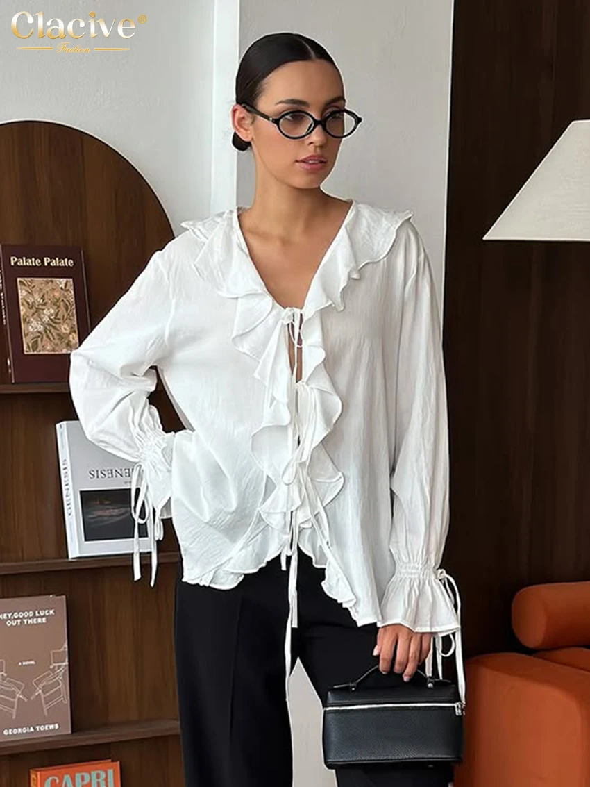 Clacive Sexy lockeres weißes Damenhemd 2026 Mode V-Ausschnitt Langarmshirts Elegante klassische Rüschen Solides Top Damenbekleidung