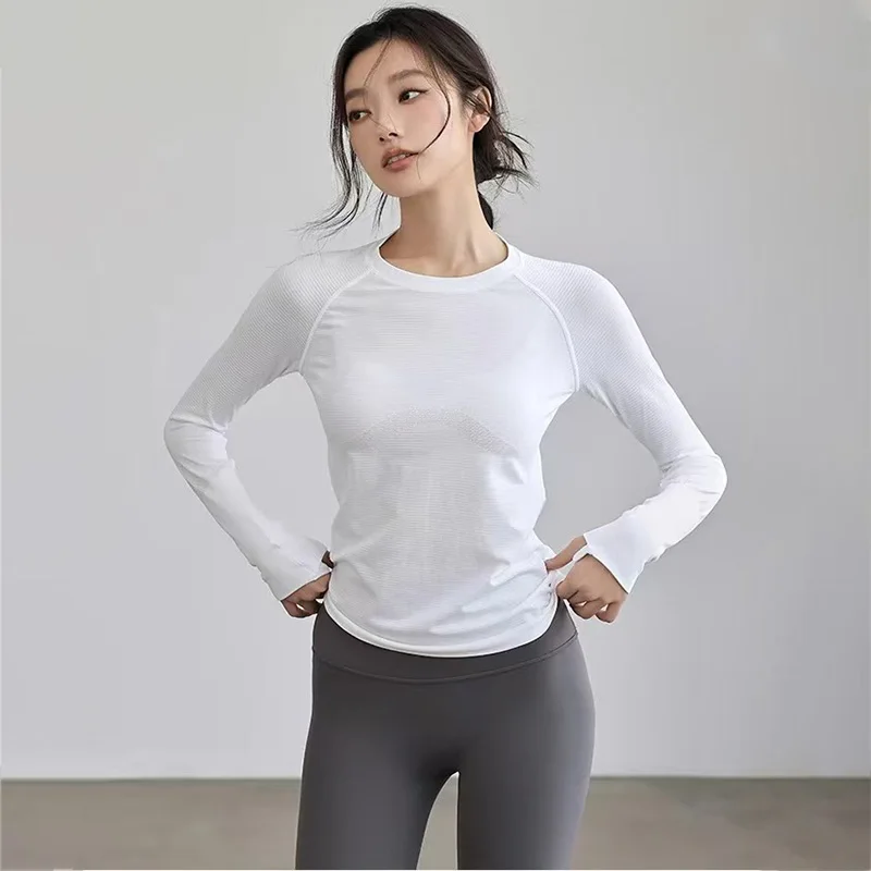 Ultra-Lightweight Seamless Yoga Top with Thumb Holes - Quick-Dry, Moisture-Wicking, No Chafing, Ideal for Any Workout! image 3