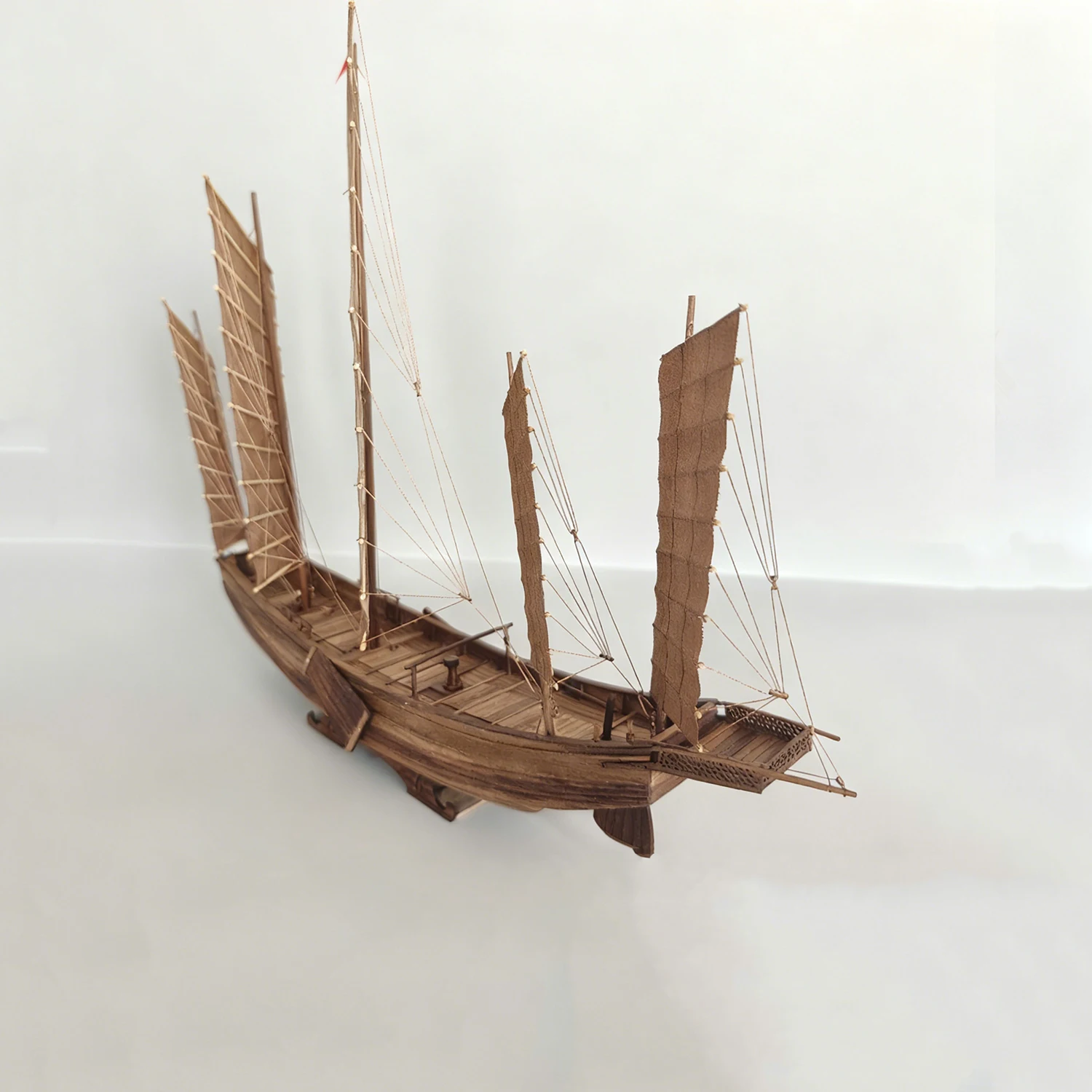 

1/72 Simulation Classical Sailboat Assembly Model 36.8cm Black Walnut Material Sailboat Static Model Kit Ship Toy Ornament