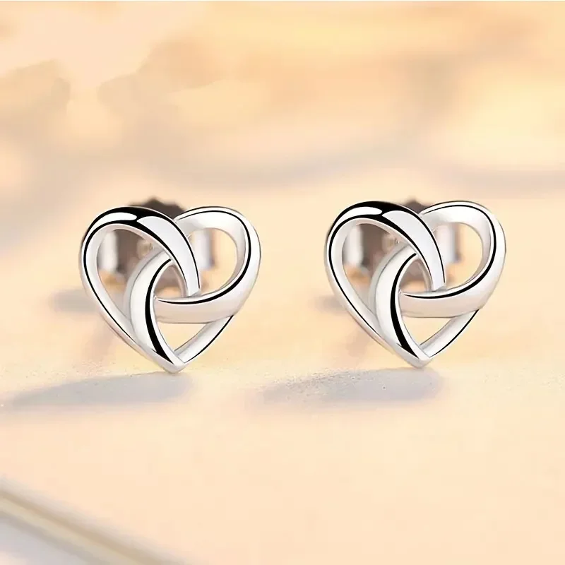 2024 Simple Chic Heart Ear Stud Female Daily Wearable Earrings Elegant Women Matel Style Accessories Fashion Love Jewelry Gift