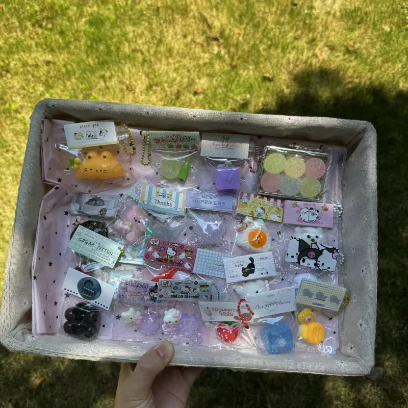 

Mixed Variety Blind Bag Mini Squishy