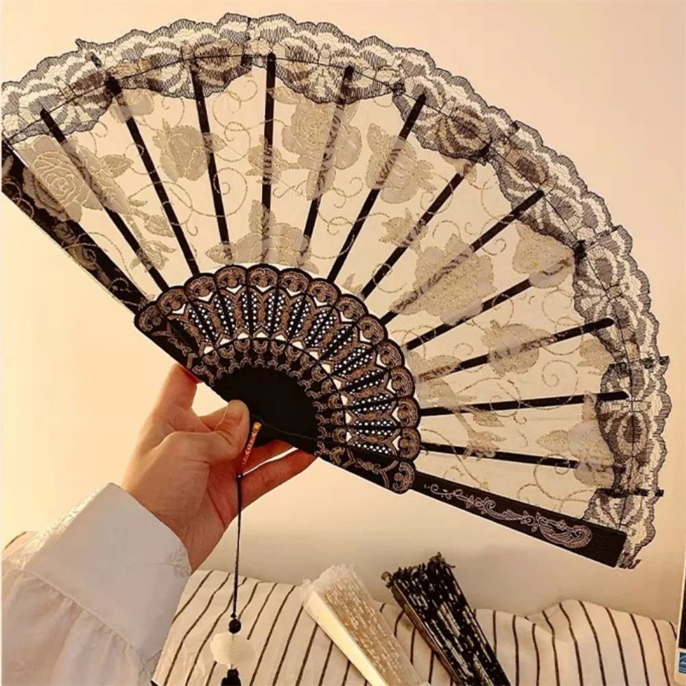 

Foldable Lace Rose Flowers Hand Fan White/Black Chinese Fans with Tassel Wedding Cosplay Party Home Decorative Fan Photo Prop