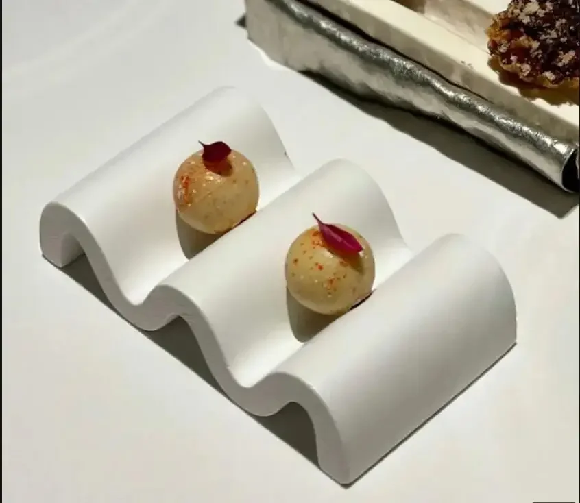 

Restaurant Creative Dessert Plate Wave Shaped Ceramic Dining Plate Food Decoration Sushi Plate Modern Home Kitchen Tableware