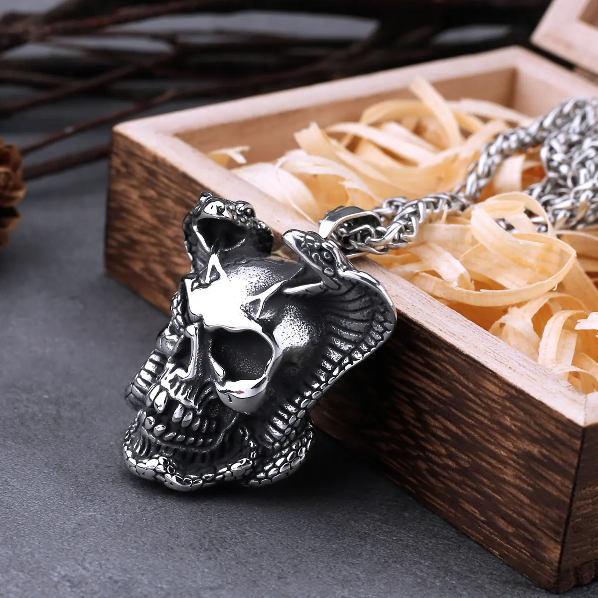 Stainless Steel Cobra Skull Necklace Men's Charm Neo-Gothic Vintage Hip Hop Ride Biker Pendant Necklace Gift Jewelry