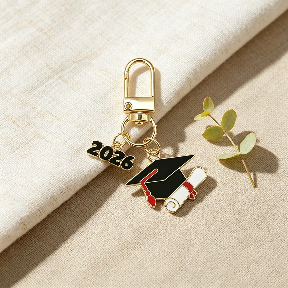 2026 Abschlusskappen-Schlüsselanhänger, vergoldeter Emaille-Taschenanhänger, trendiges College-Abschlussgeschenk für Sie, Ihn & Freunde – Detail 5