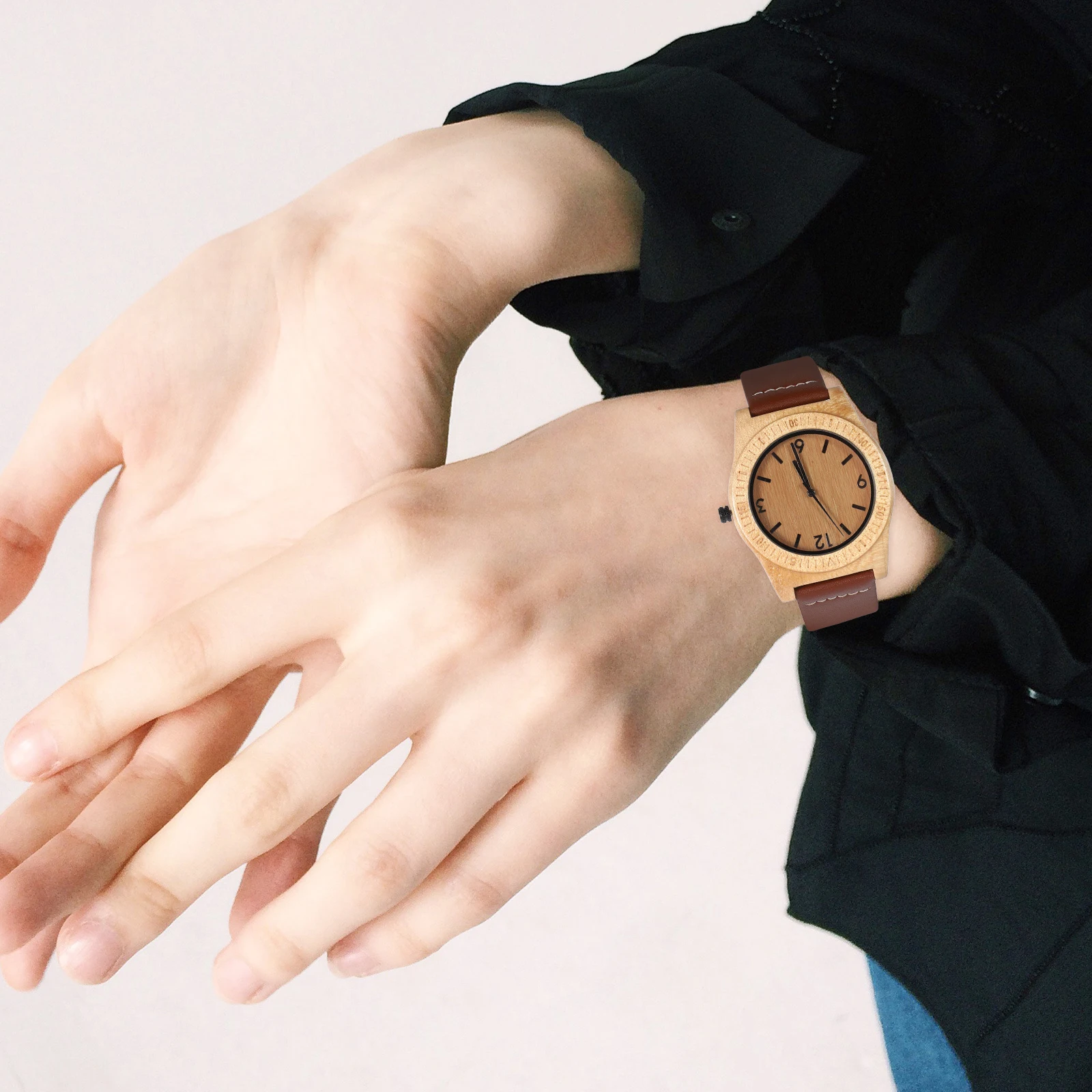 Stylish Quartz Couple Watch Carbonized Bamboo Case Strap Scratch Resistant Long Life Water Resistant Solid Color