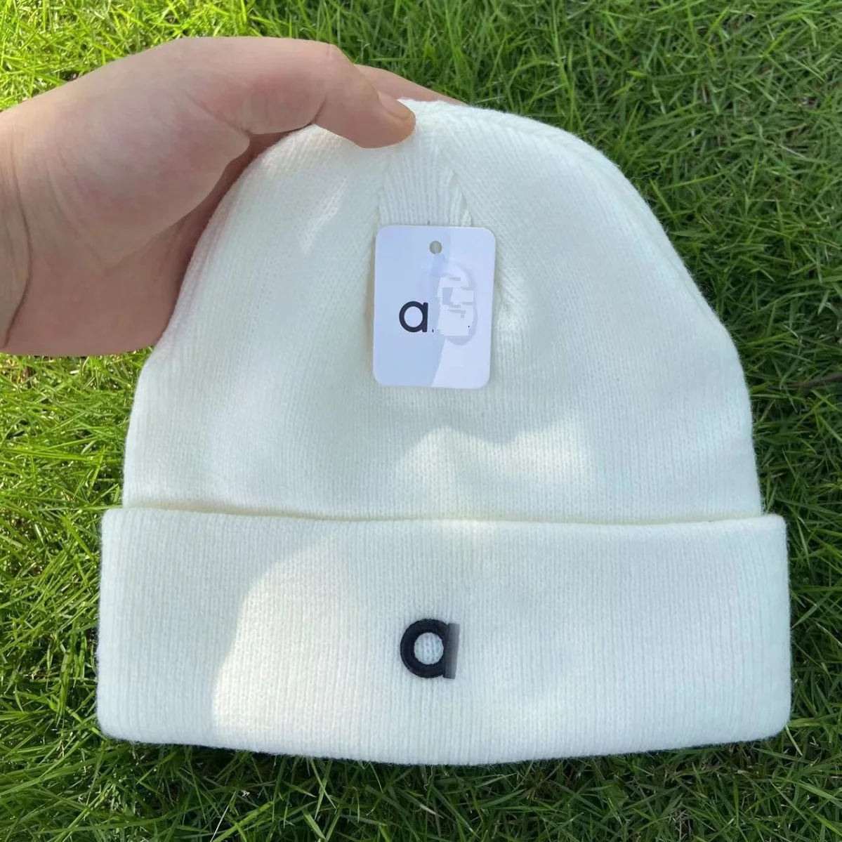 

Chunky Knit Beanie Unisex - Winter Warm Slouchy Hat for Men Women European Style
