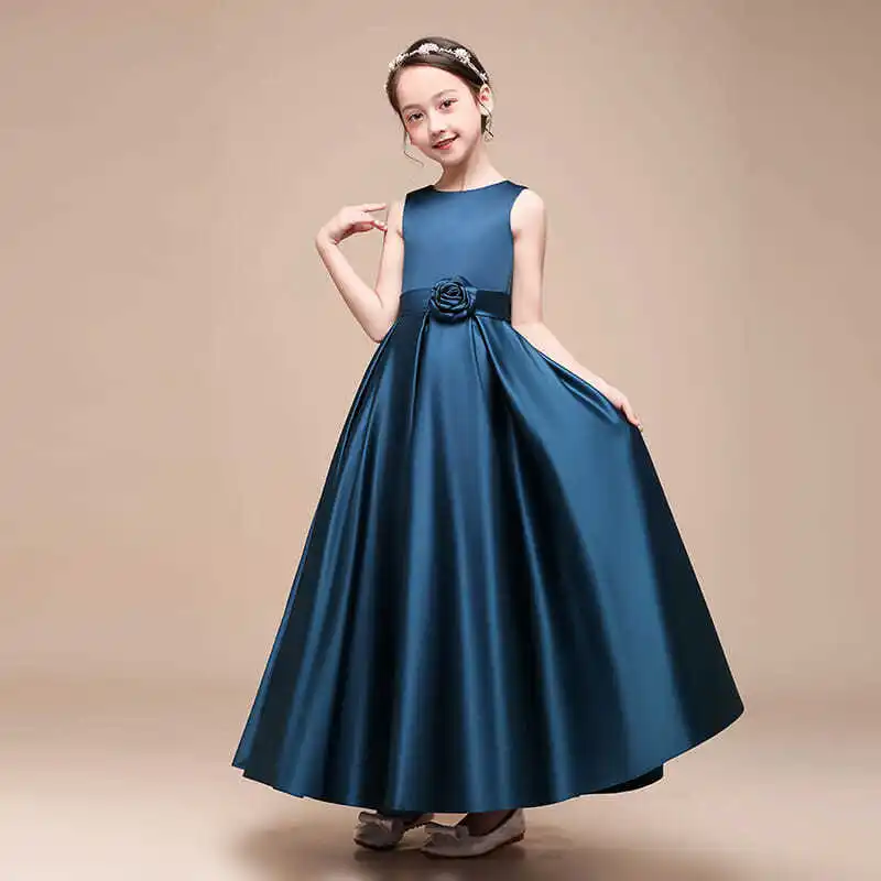 c'est-yiiya-–-robe-a-fleurs-personnalisee-pour-filles-en-satin-bleu-marine-manches-col-rond-boutons-fermeture-eclair-au-dos-plissee-ligne-a-longueur-au-sol-robes-pour-enfants