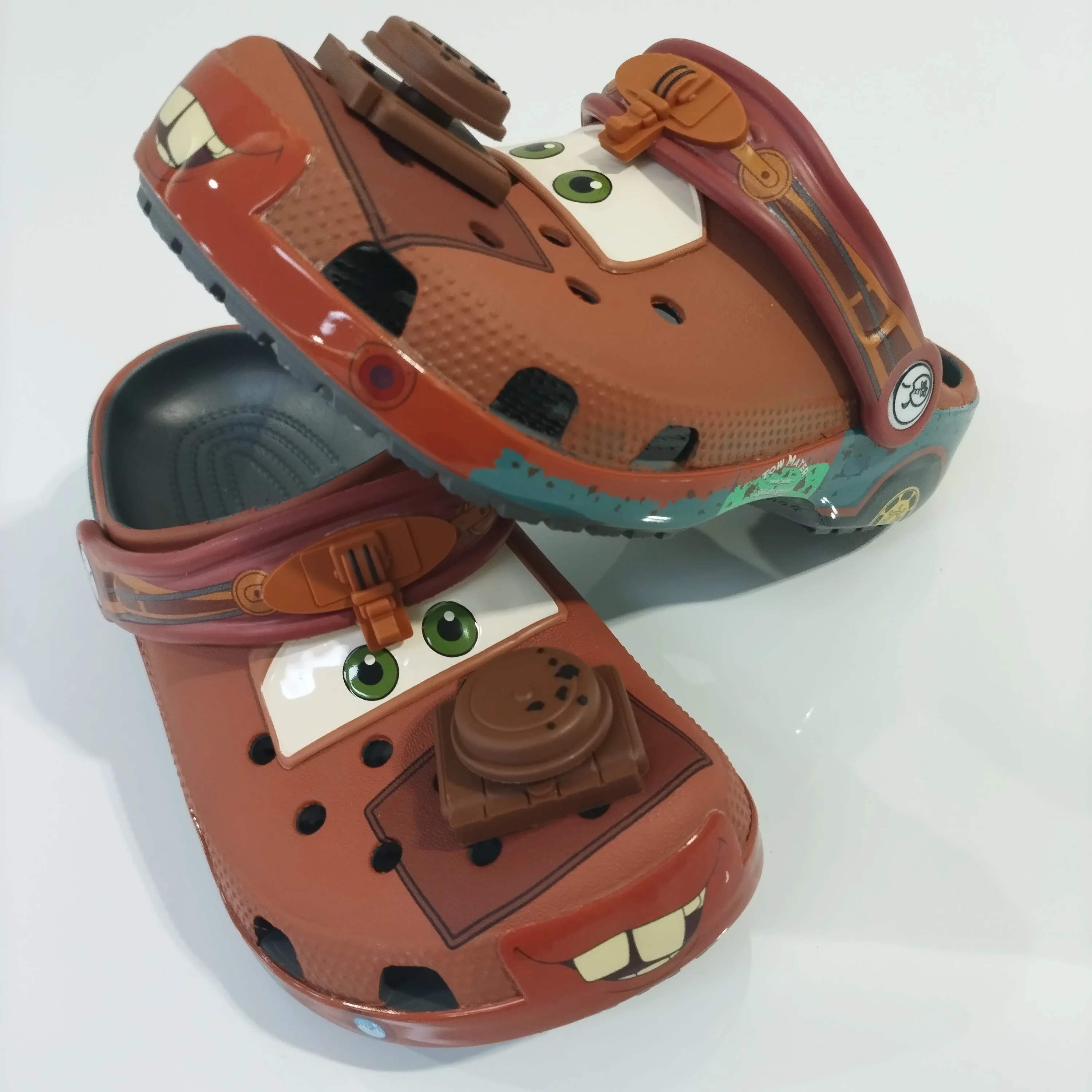 شباشب أطفال مقاومة للماء قابلة للتنفس من Disney Mcqueens Pixar Mater للأولاد في الهواء الطلق مع ثقوب هدية عصرية