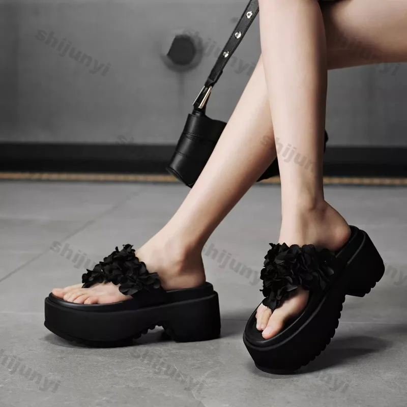 

Women's Slippers 2025 New Summer Outdoor Clip Toe Fashion Flower Flip Flops Comfortablen on Slip Height Increase Casual Shoes
