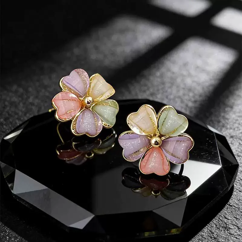 Korean Fashion Small Flower Stud Earrings for Women 2025 New Arrival Five Heart Petal Earrings Sweet Girls Jewelry Cute Gift