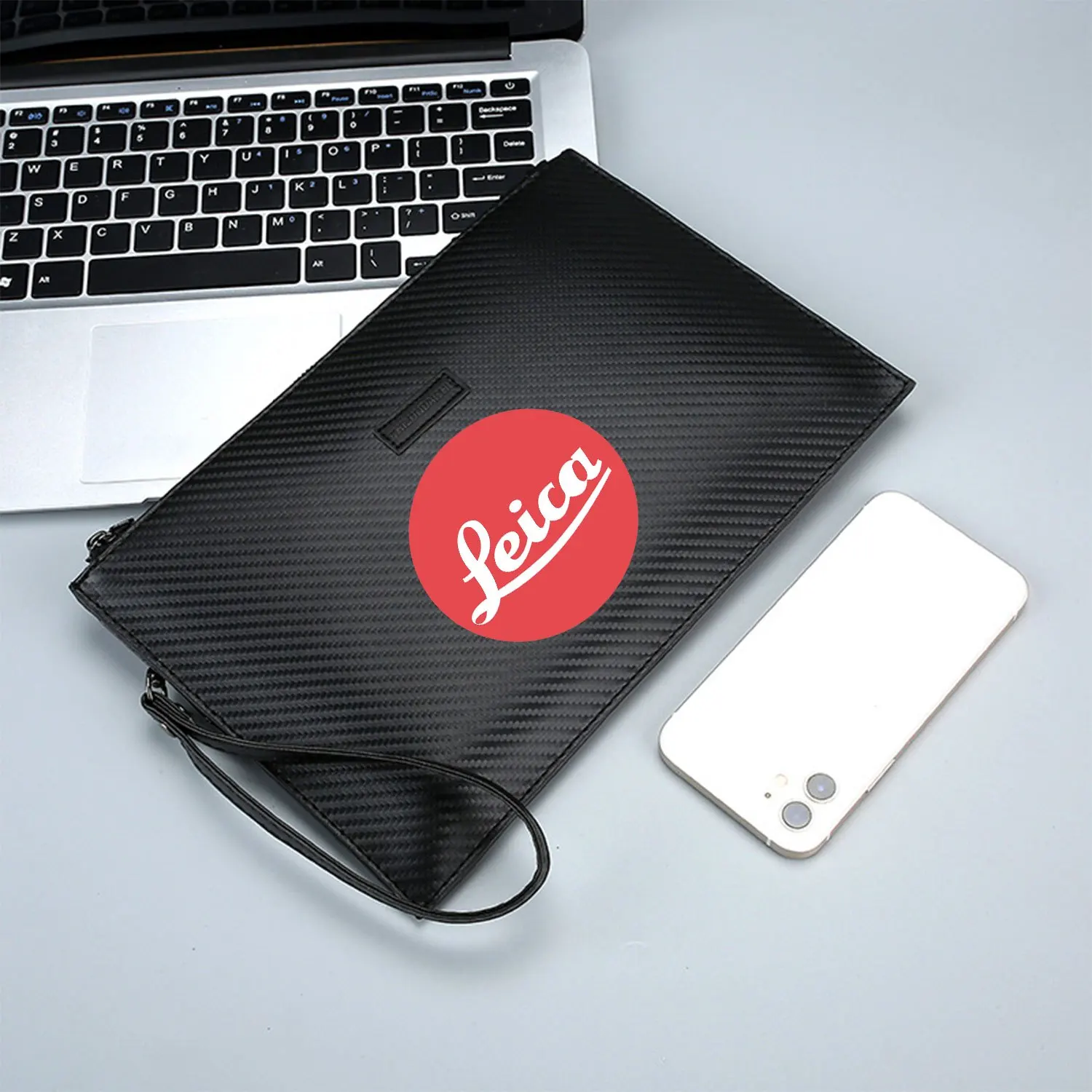 Tas Tangan Pria Leica Logo Merah Lingkaran Elegan Bahan PU Cetak Modis dan Praktis untuk Penggunaan Sehari-hari
